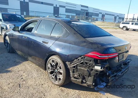 2024 BMW 530I z USA, uszkodzony, nr VIN WBA43FJ04RCR18272